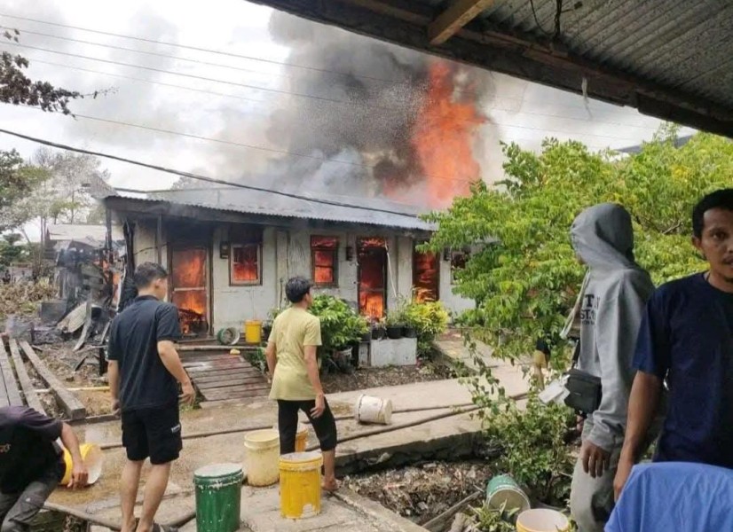 Kebakaran Hebat Hanguskan Lima Rumah di Perumahan Karyawan PT RSUP Inhil