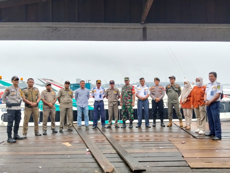 Babinsa Koramil 06/Kateman Bersama Tim Gabungan Berikan Pengamanan di Pelabuhan Sungai Guntung