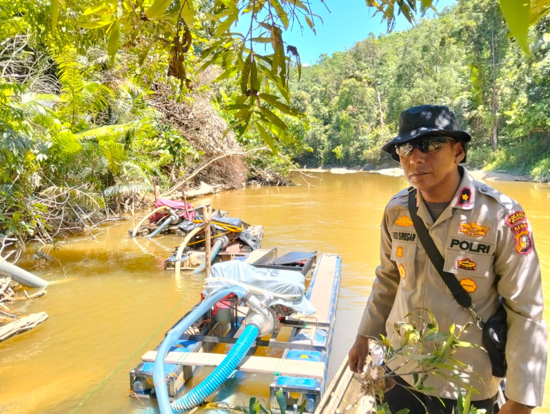 Tak Ada Ampun, Polisi Sita 7 Rakit Penambang Emas Ilegal di Sungai Raja Kampar Kiri