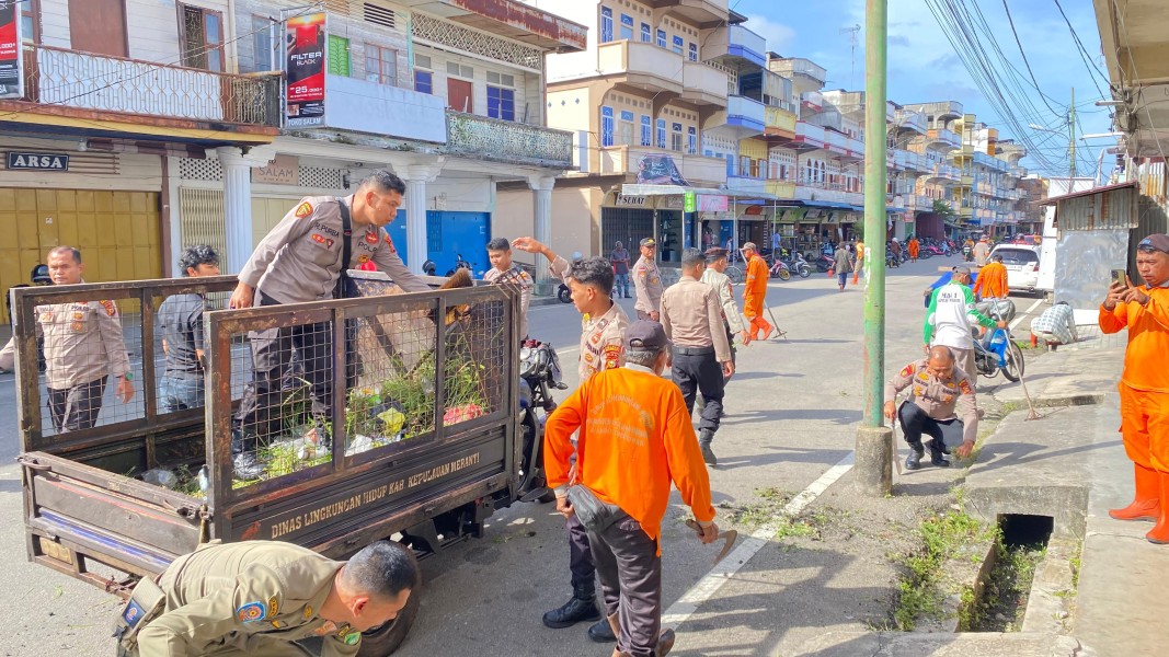 Polres Meranti Terjun Lakukan Gotong Royong Sinergitas Penanggulangan Bencana