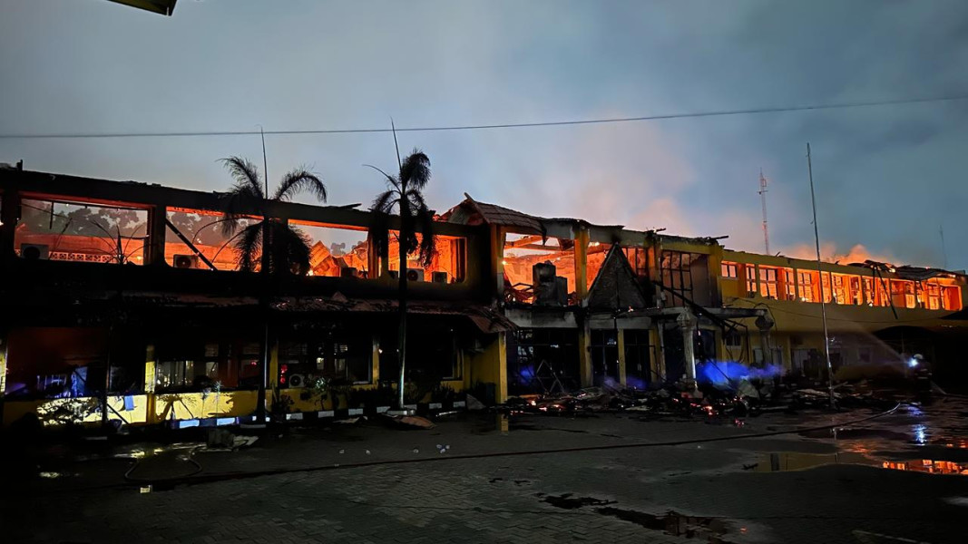 Breaking News- Kantor Disnakertrans Riau Terbakar, Tak Satupun Barang Bisa Diselamatkan