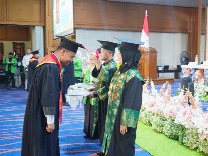 Normal Harahap Buktikan Pendidikan Tak Mengenal Batas, Raih Gelar Sarjana Hukum di UPP