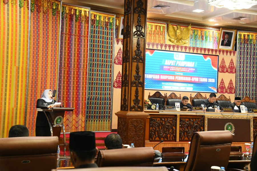 Mengedepankan Program Prioritas, Bupati Kasmarni Sampaikan Ranperda Perubahan APBD 2025