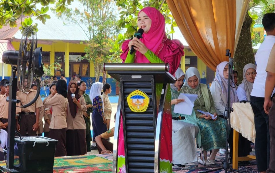 Edukasi Seksual Remaja di SMAN 2 Pangkalan Kerinci: Narasumber Istimewa, Sella Pitaloka, S.AP., M.Si