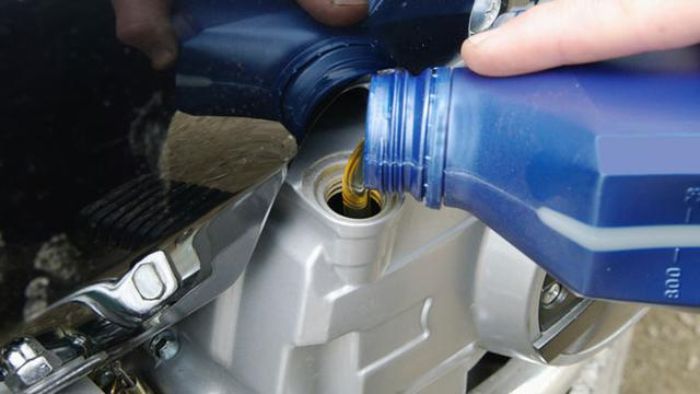 Tips Memilih Oli Motor Terbaik Sesuai Jenis Motor