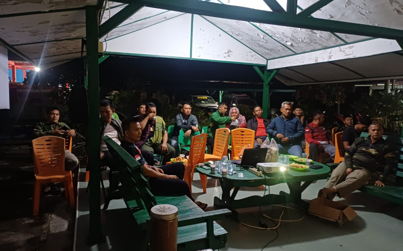 Koramil 02/BK Bersama Masyarakat Gelar Nobar Portugal vs Kongo DR, Pererat Kebersamaan