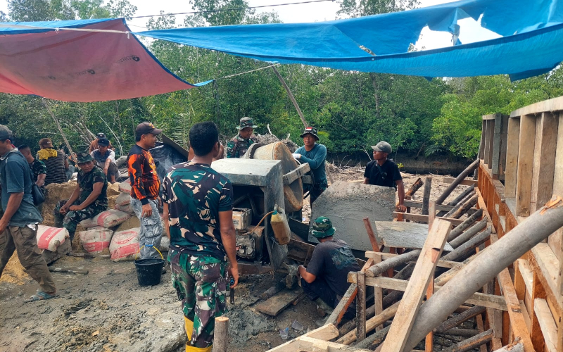 Pembangunan Jembatan Gantung Garuda Terus Dikebut, TNI dan Warga Bahu-Membahu