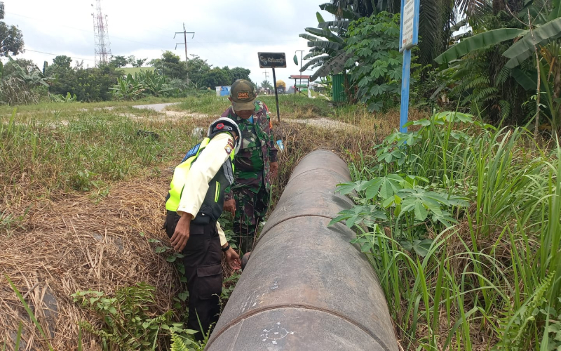 Patroli oleh Babinsa Koramil 02, Bentuk Kepedulian Terhadap Lingkungan