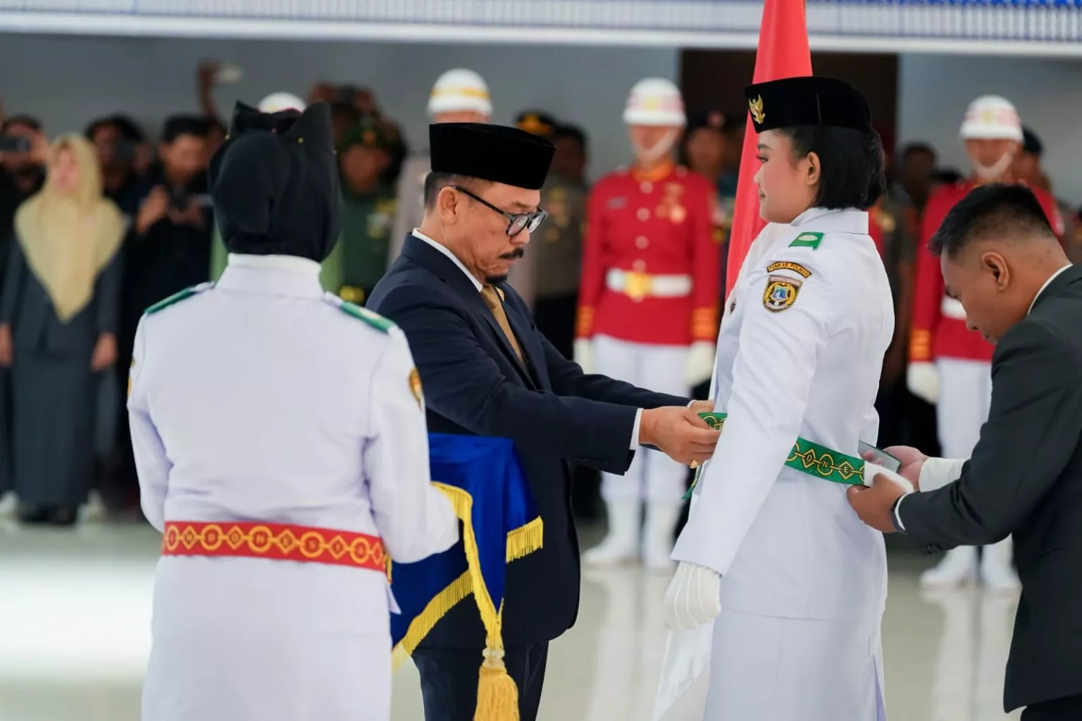 Gubernur Sulbar Suhardi Duka Kukuhkan 65 Paskibraka untuk HUT ke-81 RI, Usul Hadiah Kunjungan ke Akpol