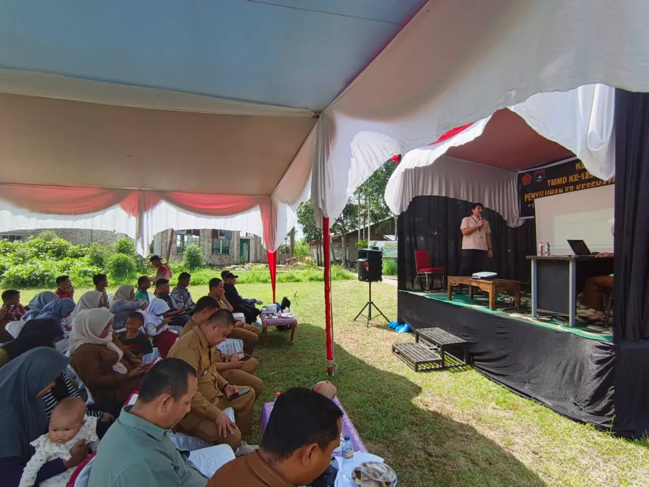 Cegah Stunting dan Sehatkan Keluarga, Satgas TMMD Ke-129 Kodim 0313/KPR,Gelar Penyuluhan KB Kesehatan di Pangkalan Terap