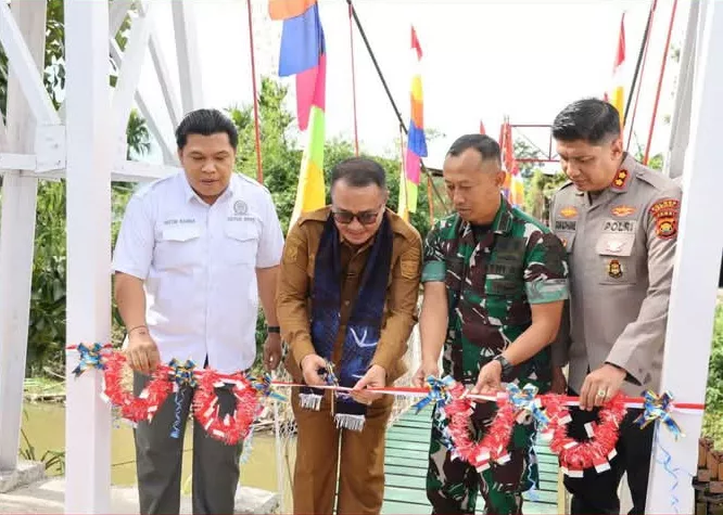 Wali Kota Alfin Resmikan Jembatan Perintis Garuda, Perkuat Akses dan Dorong Perekonomian Warga Tanah Kampung