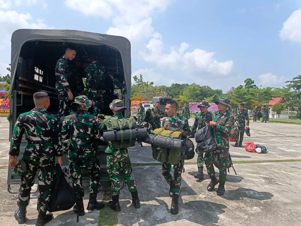 150 Personel Satgas TMMD ke-129 Kodim 0313/KPR Laksanakan Serpas Menuju Desa Pangkalan Terap