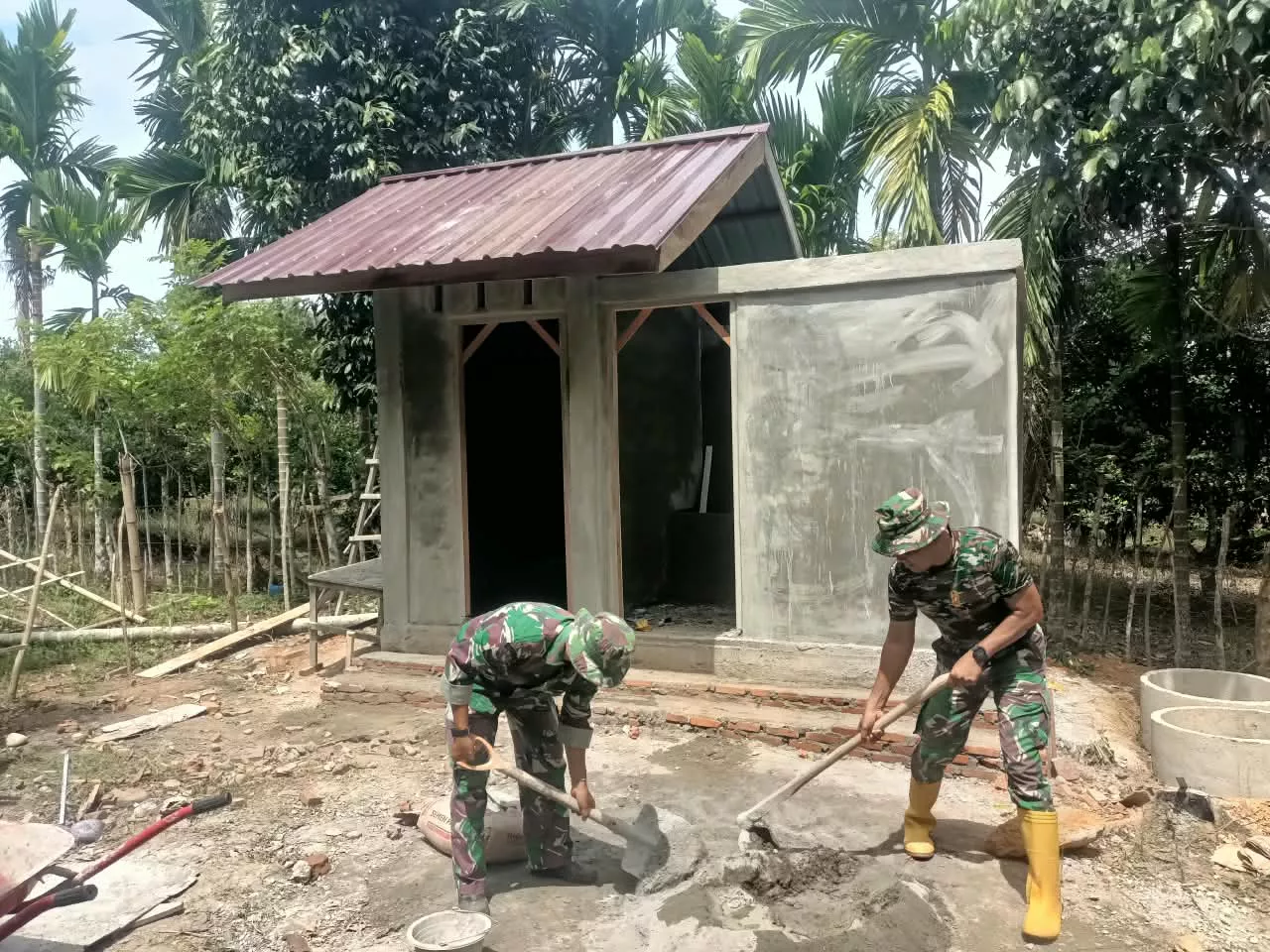 MCK Dayah Blang Cot Capai 85 Persen, Satgas TMMD ke-129 Kebut Pemasangan Septic Tank