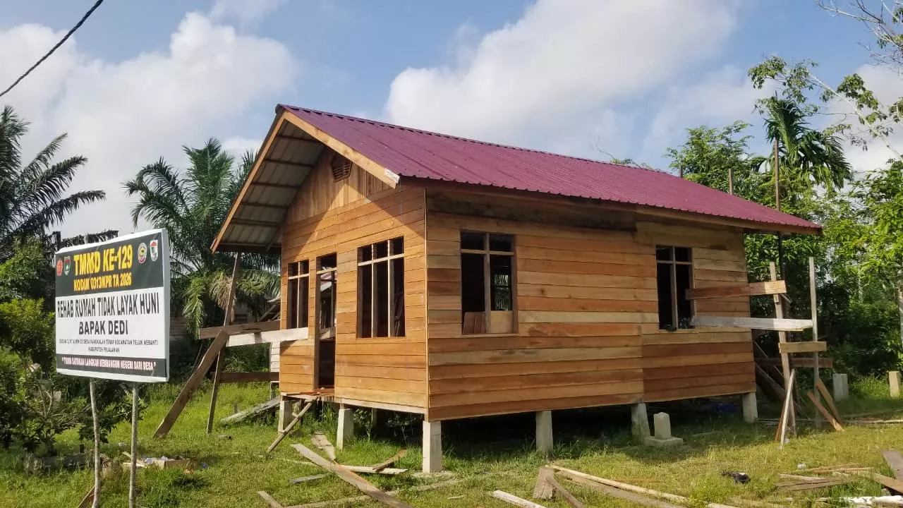 Meski Terkendala Bahan Material, Pembangunan RTLH Rumah Pak Dedi di Desa Pangkalan Terap Capai Progres 70 Persen
