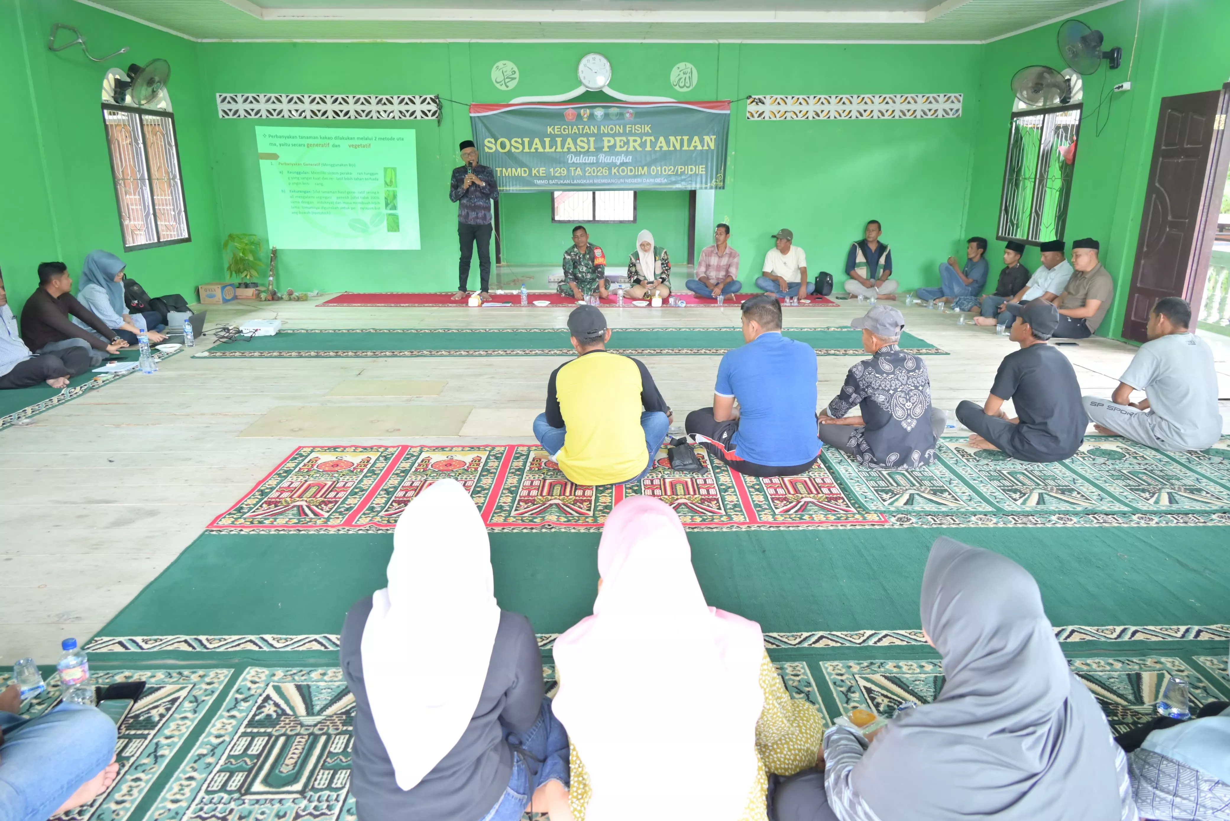 Tingkatkan Hasil Pertanian, TMMD ke-129 Lakukan Penyuluhan ke Petani Lhok Panah 