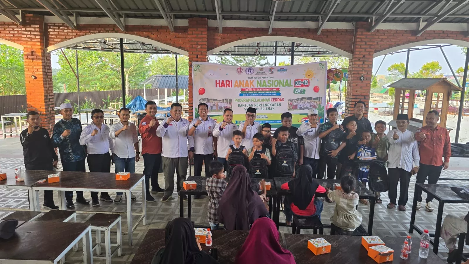 30 Anak Yatim dan Dhuafa Tersenyum Lebar, Dapat Perlengkapan Sekolah hingga Wahana Gratis di Z-Park