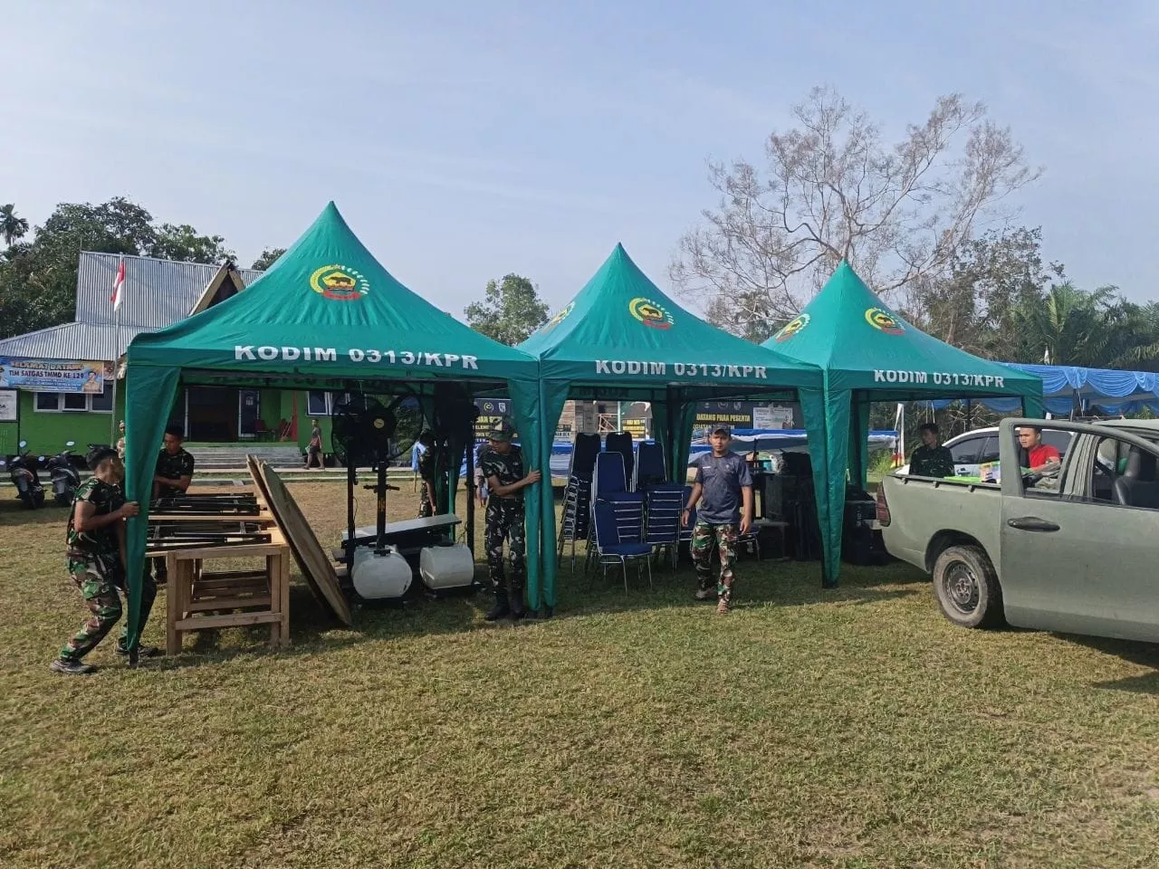 Jelang Penutupan TMMD ke-129 Kodim 0313/KPR, Satgas Gelar Persiapan Upacara di Lapangan Kantor Desa Pangkalan Terap