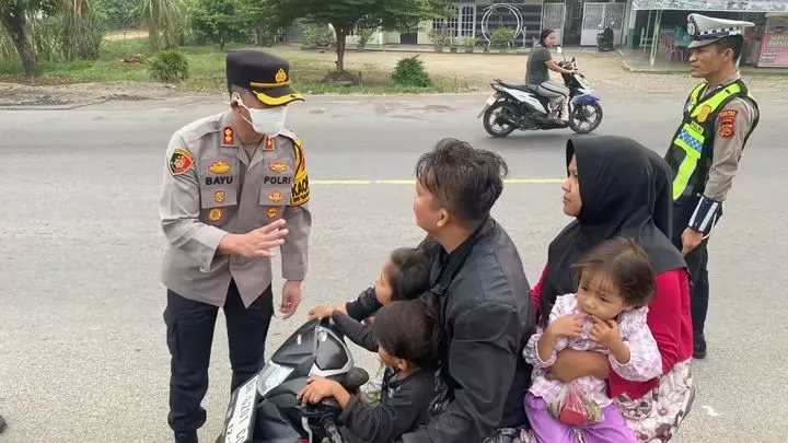 Kapolres Muaro Jambi Turun ke Jalan, Pastikan Arus Pagi di Sengeti Lancar