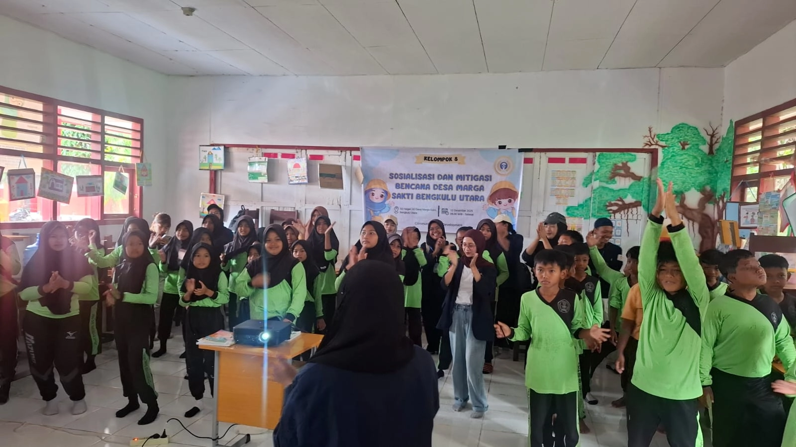 Serunya Belajar Siaga Bencana: Saat Mahasiswa UNIB Ajak Siswa SD Marga Sakti Simulasi Gempa