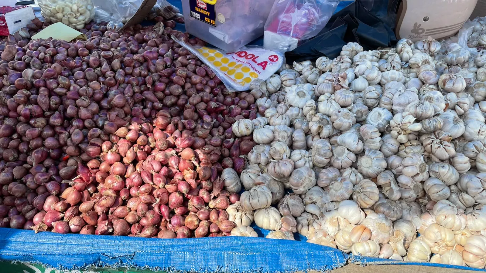 Pasar Pulai Baai Sepi, Pedagang Terpaksa Turunkan Harga Eceran Bawang