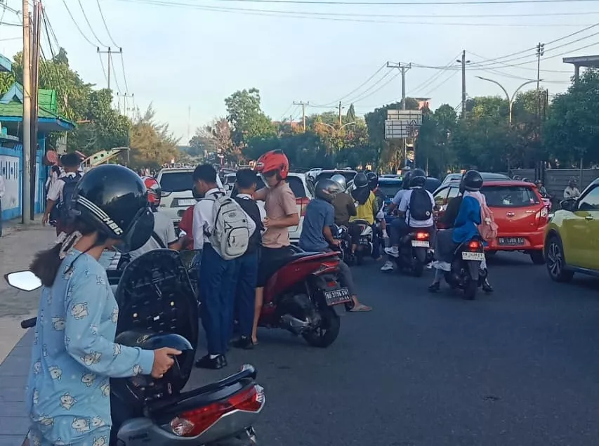 Hari Pertama Masuk Sekolah, Arus Lalu Lintas Padat