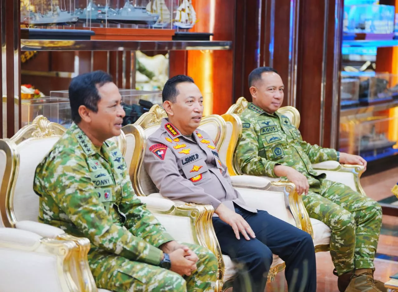 Kapolri Bersama Menko Polkam dan Pimpinan Lembaga Negara Perkuat Kebersamaan di Mabes TNI AL