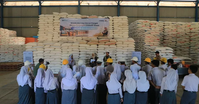 Menengok 'Benteng' Pangan Nasional: Saat Siswa SMAN 07 Bengkulu Bedah Strategi Swasembada di Gudang BULOG