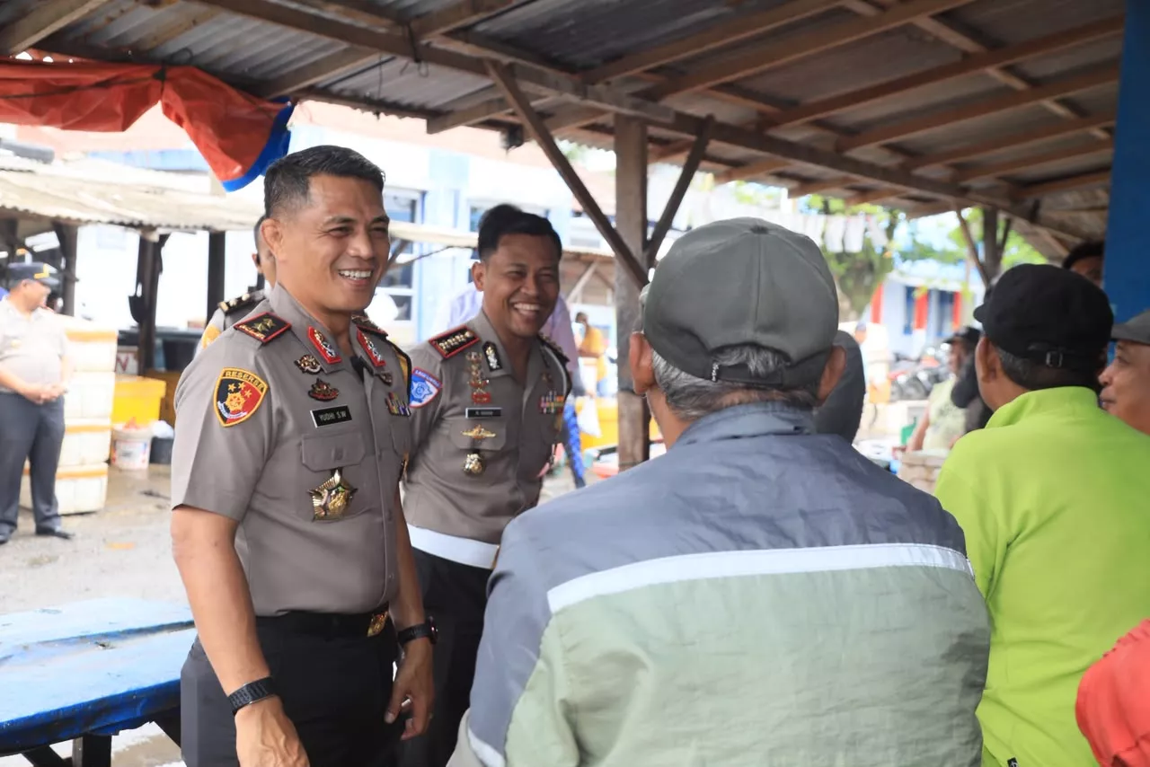 Polisi Bersama Masyarakat, Kapolda Bengkulu Turun Langsung Temui Nelayan Pulau Baai