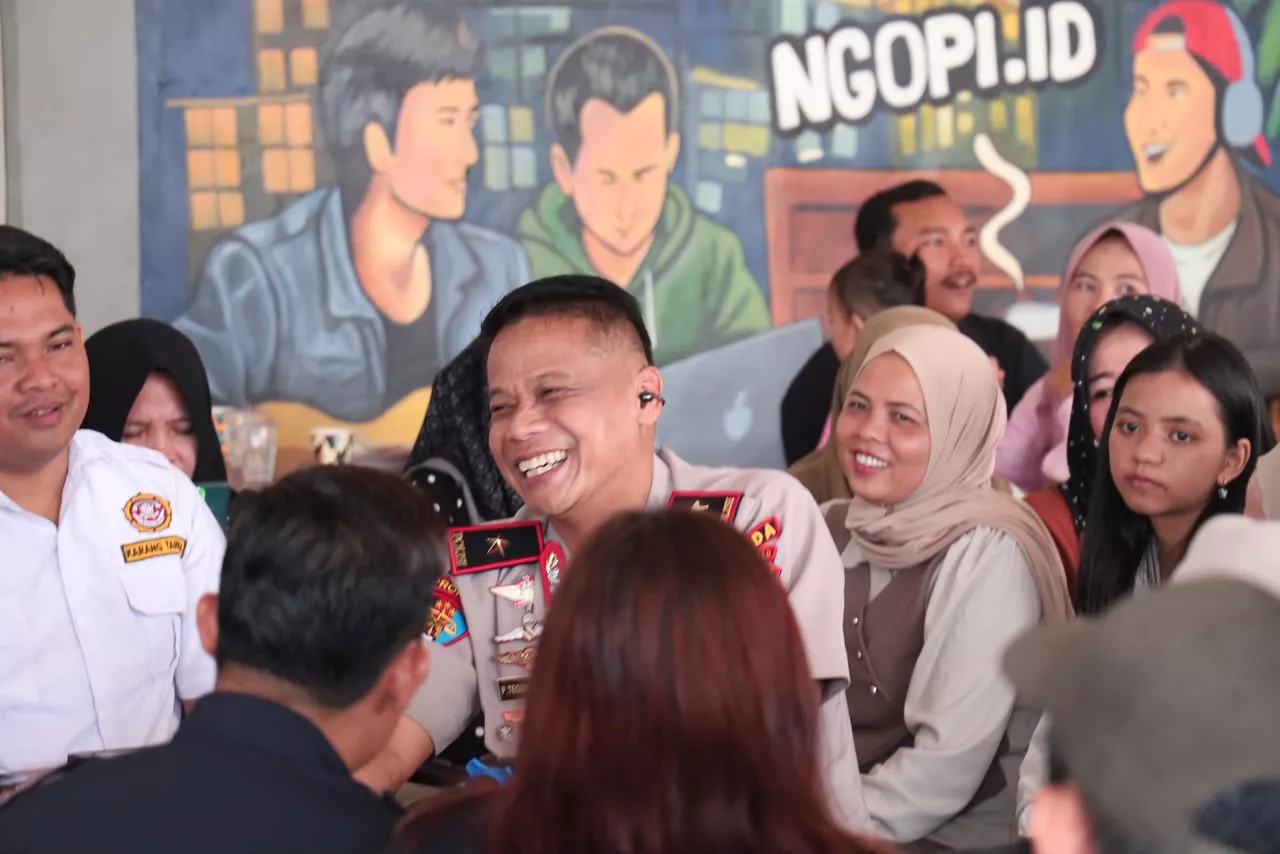 Wujudkan Program Quick Wins Kapolri, Wakapolda Bengkulu Ngopi Bareng Karang Taruna, Juru Parkir dan Buruh Pasar di Suka Ramai
