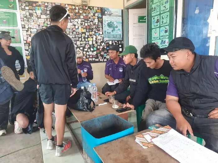 Jurus Pokdarwis Gunung Kaba Melawan Polusi Plastik