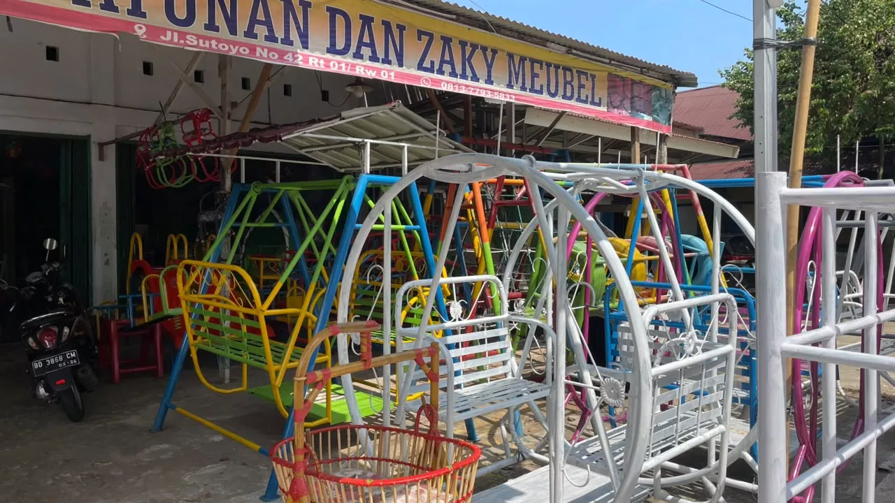Toko Zaky Ayunan Bertahan 15 Tahun, Layani Kebutuhan Perlengkapan Bermain Anak