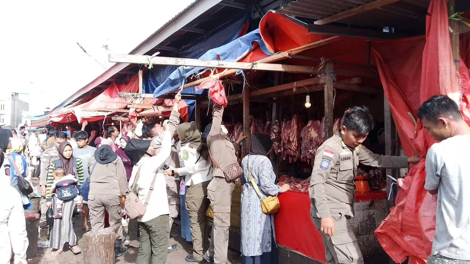 Keramik Sudah Mengkilat Tapi Ditinggal, Satpol PP 