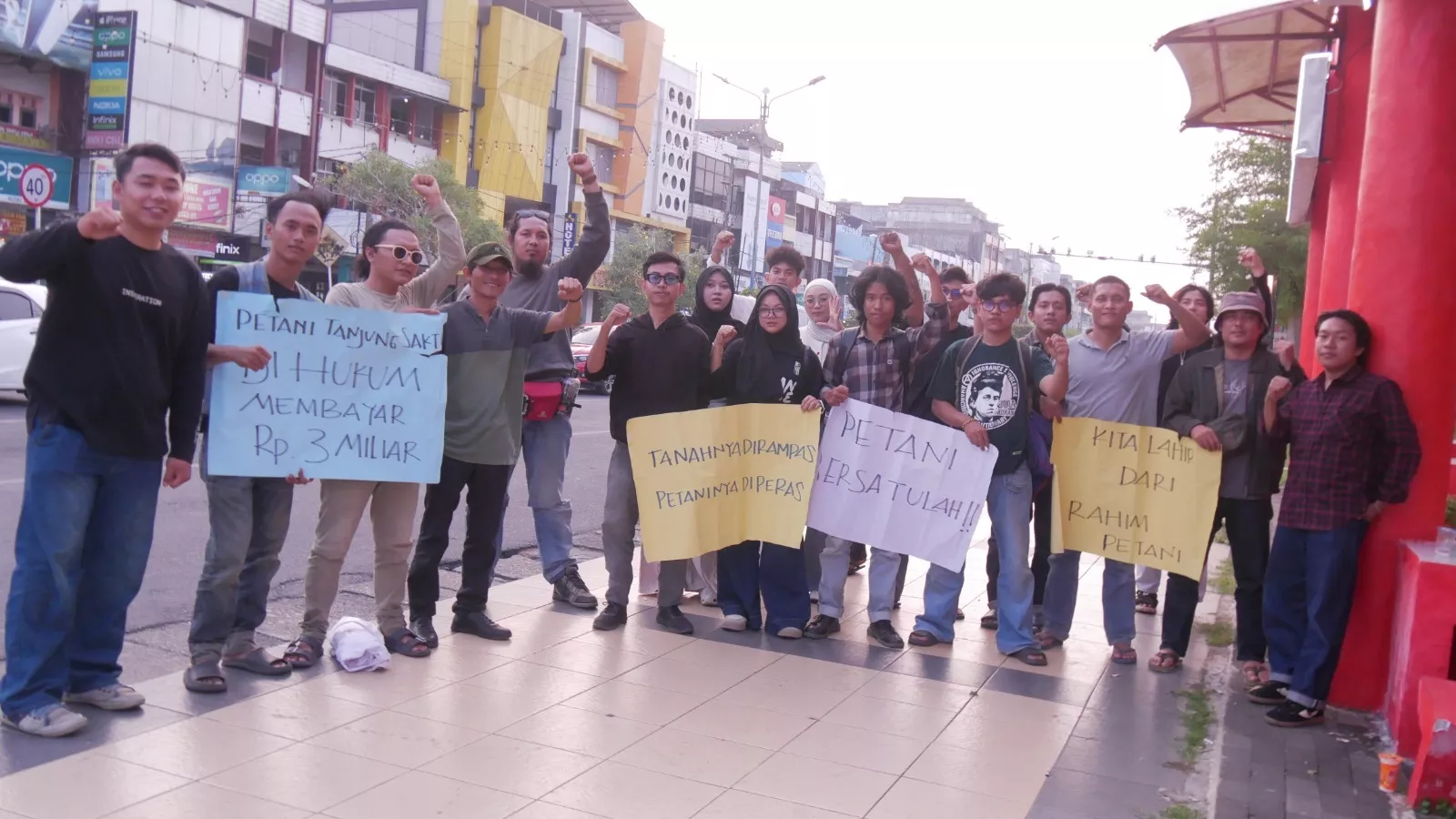 Rumah 3 Petani Tanjung Sakti Terancam Disita PT DDP,  petani dan aliansi bela petani Gelar Aksi