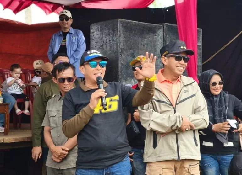 Pacu Adrenalin dan Ekonomi, Bupati Zurdi Nata Buka Open Grasstrack 2025 di Sirkuit NP Escobar