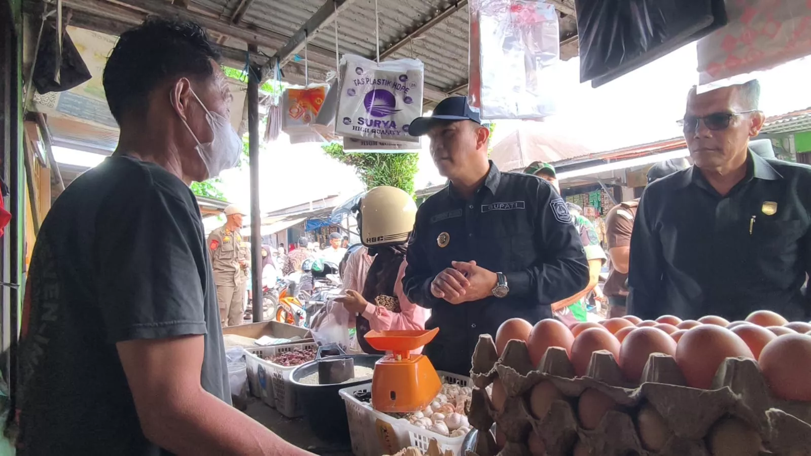 Jamin Stabilitas Harga Jelang Nataru, Bupati Zurdi Nata Instruksikan Operasi Pasar Murah Serentak