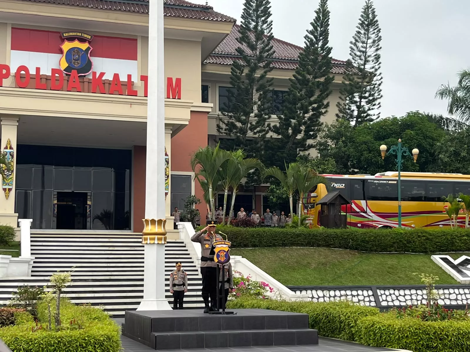 Polri Terjunkan 200 Personel Brimob dan 10 Personel Bareskrim Tangani Karhutla di Kalimantan