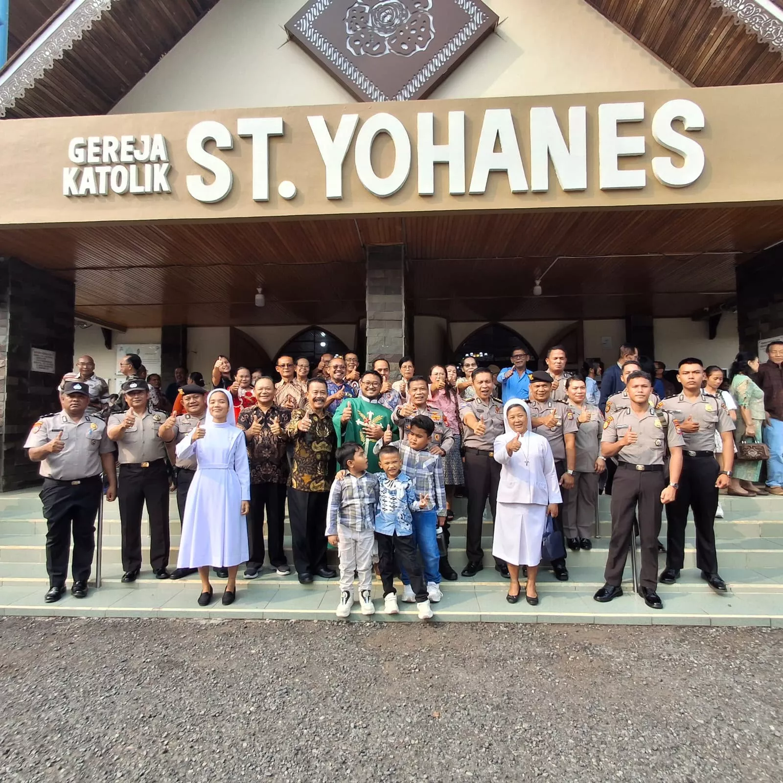 Wakapolda Bengkulu Laksanakan Minggu Kasih di Gereja Katolik Kelurahan Kampung, Bengkulu Wujud Polri Humanis dan Dekat dengan Umat