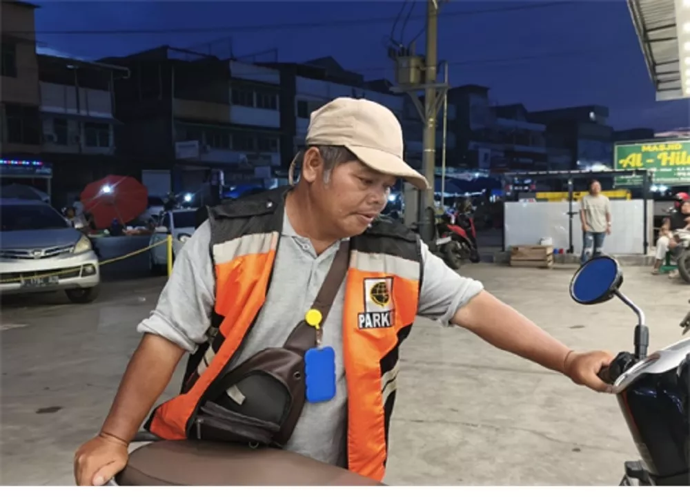 Peluit Tua di Balik Debu Panorama