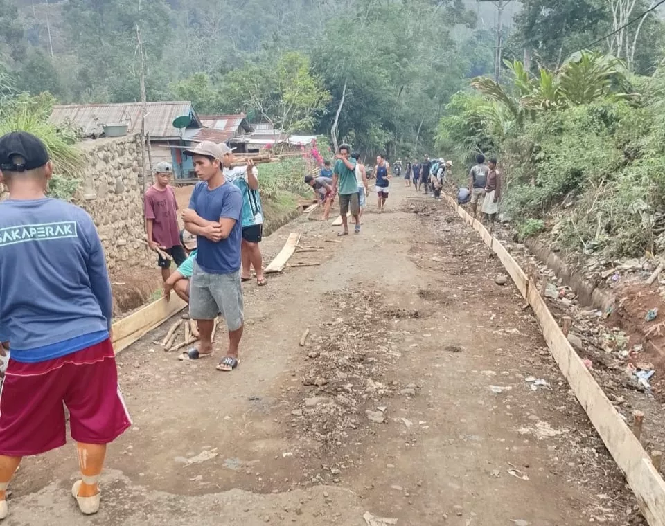 Pemkab Anggarkan Rp3,2 Miliar untuk Jamuan Tamu, Sementara Warga Malah Patungan Perbaiki Jalan Kabupaten