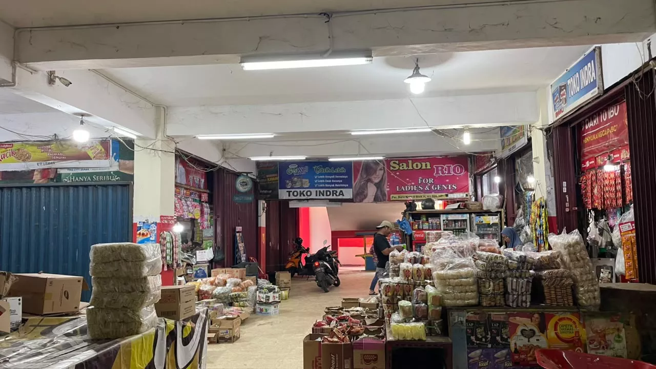 Sepi Pembeli Tak Surutkan Pedagang Bertahan di Pasar Barukoto