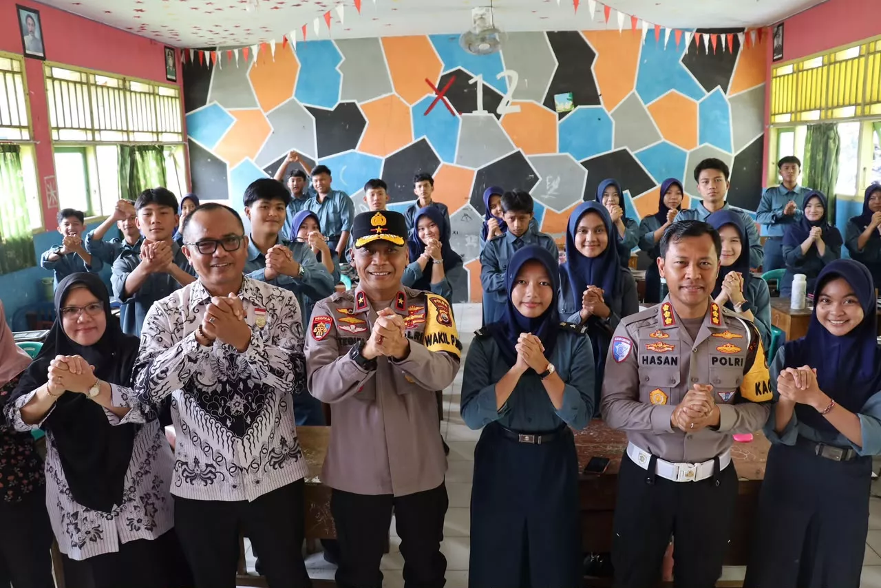 Dukung Program Quick Wins Kapolri, Wakapolda Bengkulu Sosialisasikan Polisi Peduli Pendidikan di SMAN 7 Kota Bengkulu