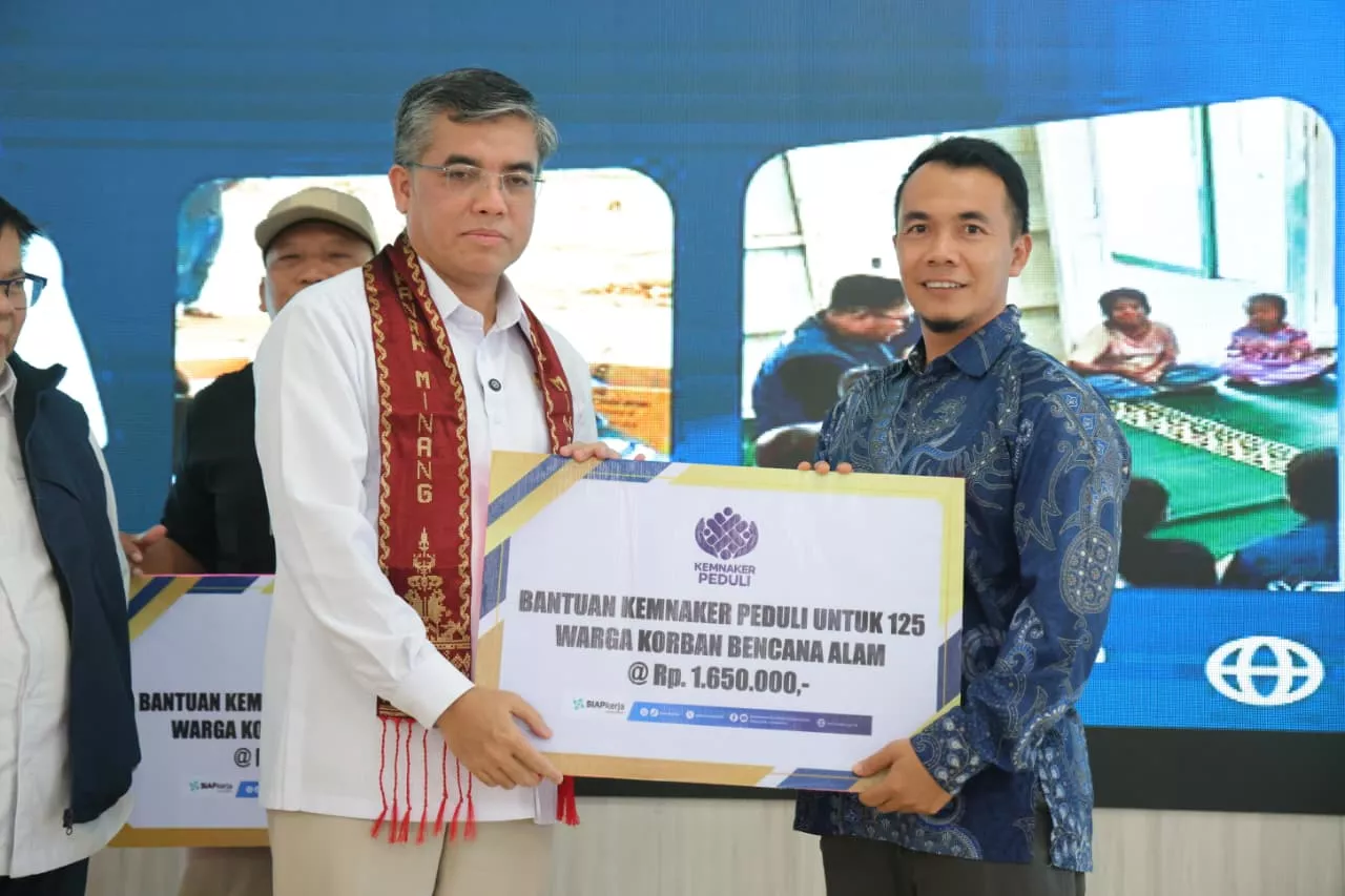 Kemnaker Salurkan Bantuan Rp30,3 Miliar untuk Pemulihan Ekonomi Sumbar