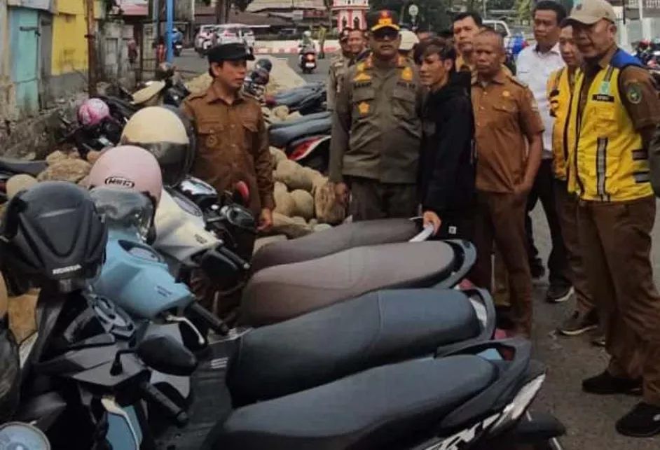 Wali Kota Bengkulu Dedy Wahyudi Minta Satpol PP Tertibkan Parkir Berlapis dan Penggunaan DMJ oleh PKL
