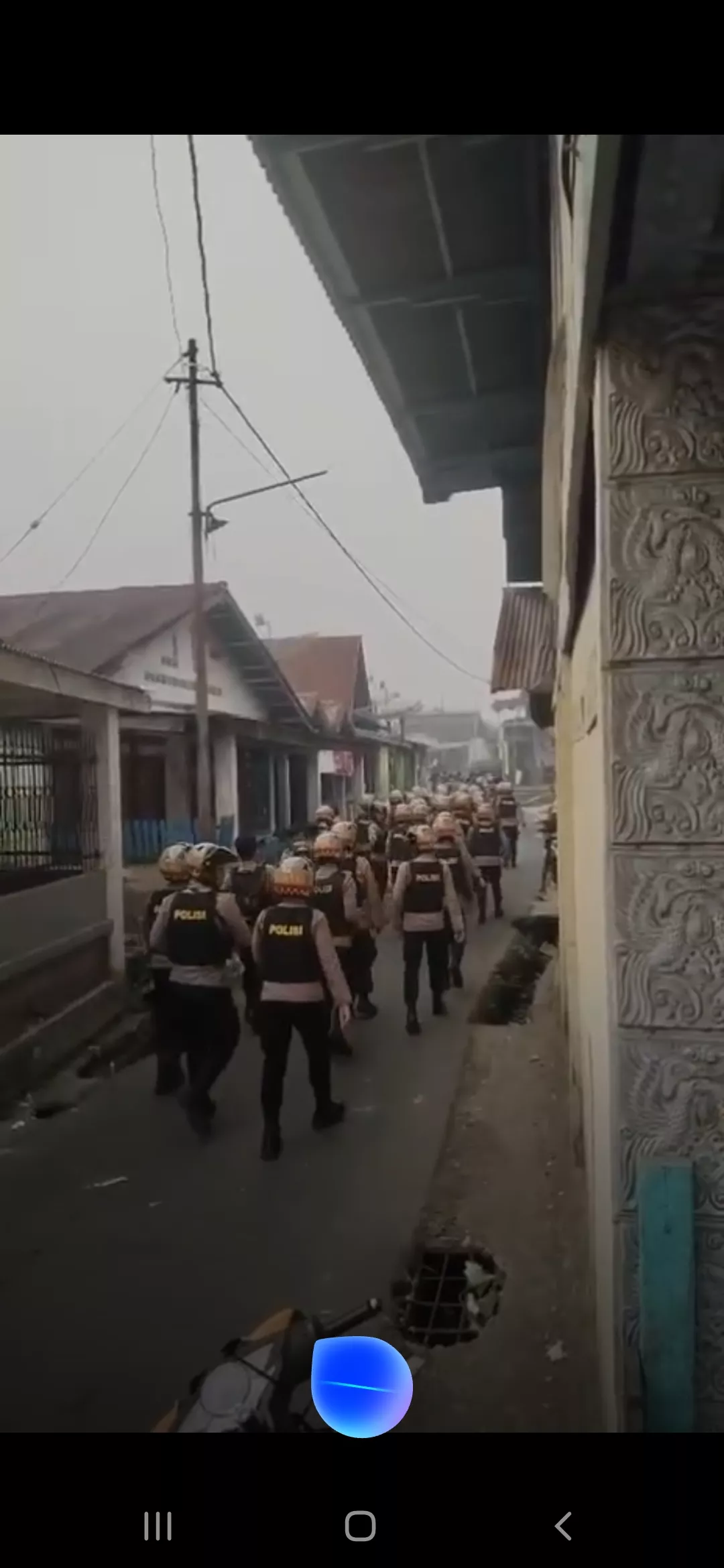 BREAKING NEWS: Puluhan Polisi Datangi Kampung Jeruk Rejang Lebong, Diduga Operasi Penggerebekan Narkoba.