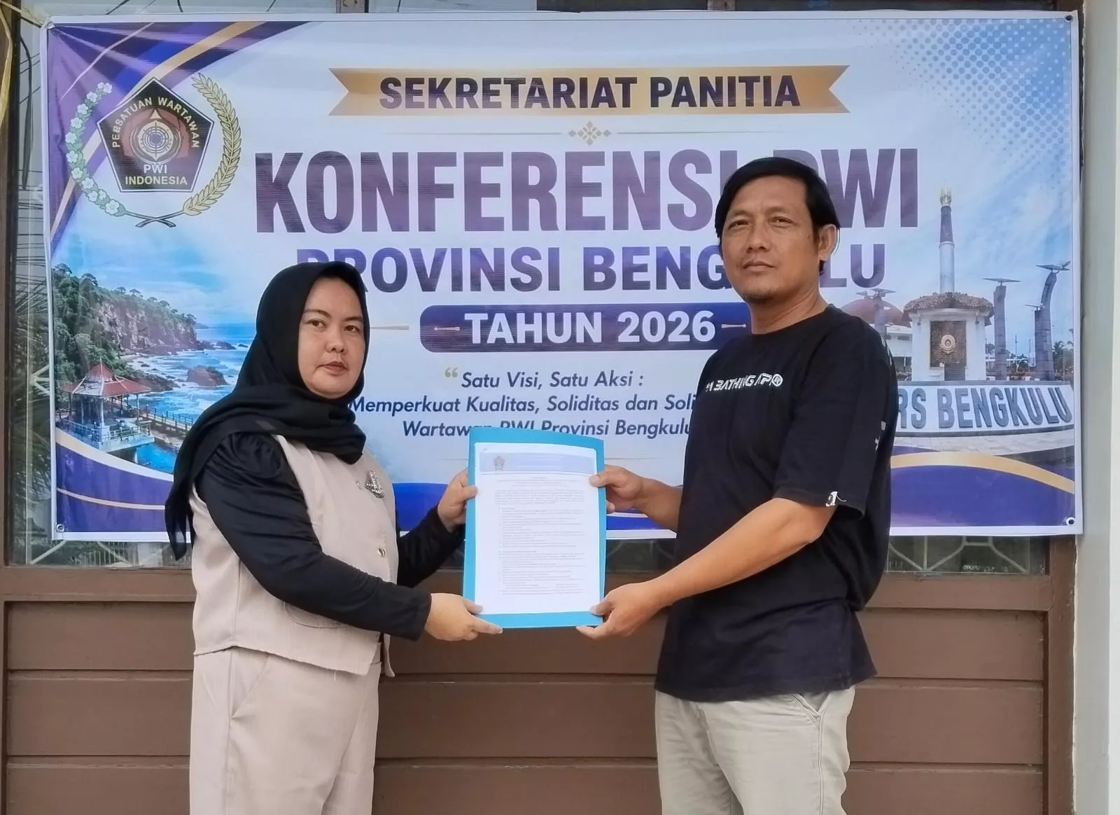 Arun Tugiran Ambil Formulir Pendaftaran Bakal Calon Ketua PWI Provinsi Bengkulu untuk Iyud Dwi Mursito