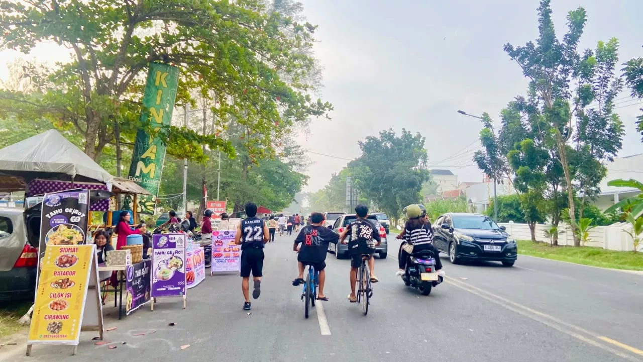 Tak Ada Jalur Khusus, Pesepeda di Pantai Panjang Ganggu Arus Lalu Lintas