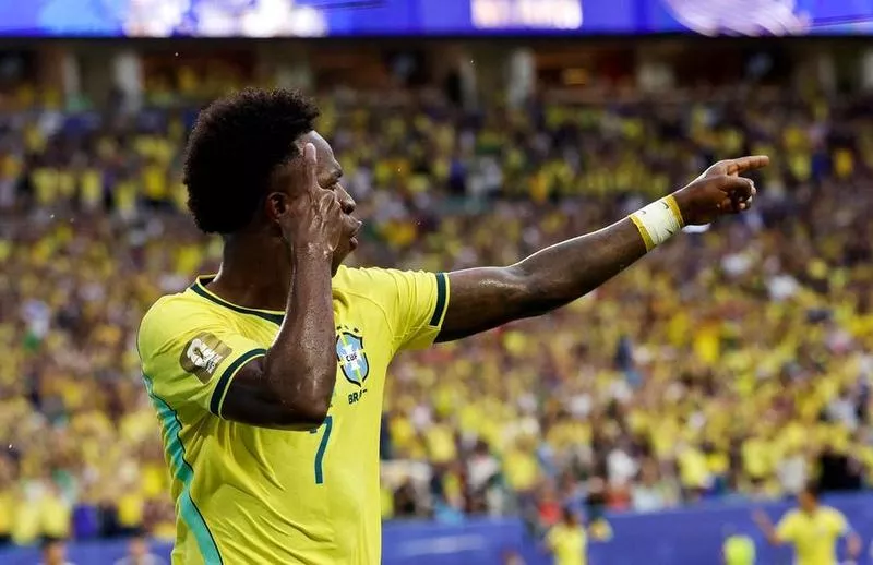 Vinicius Bersinar, Brasil dan Meksiko Melenggang ke Babak 32 Besar