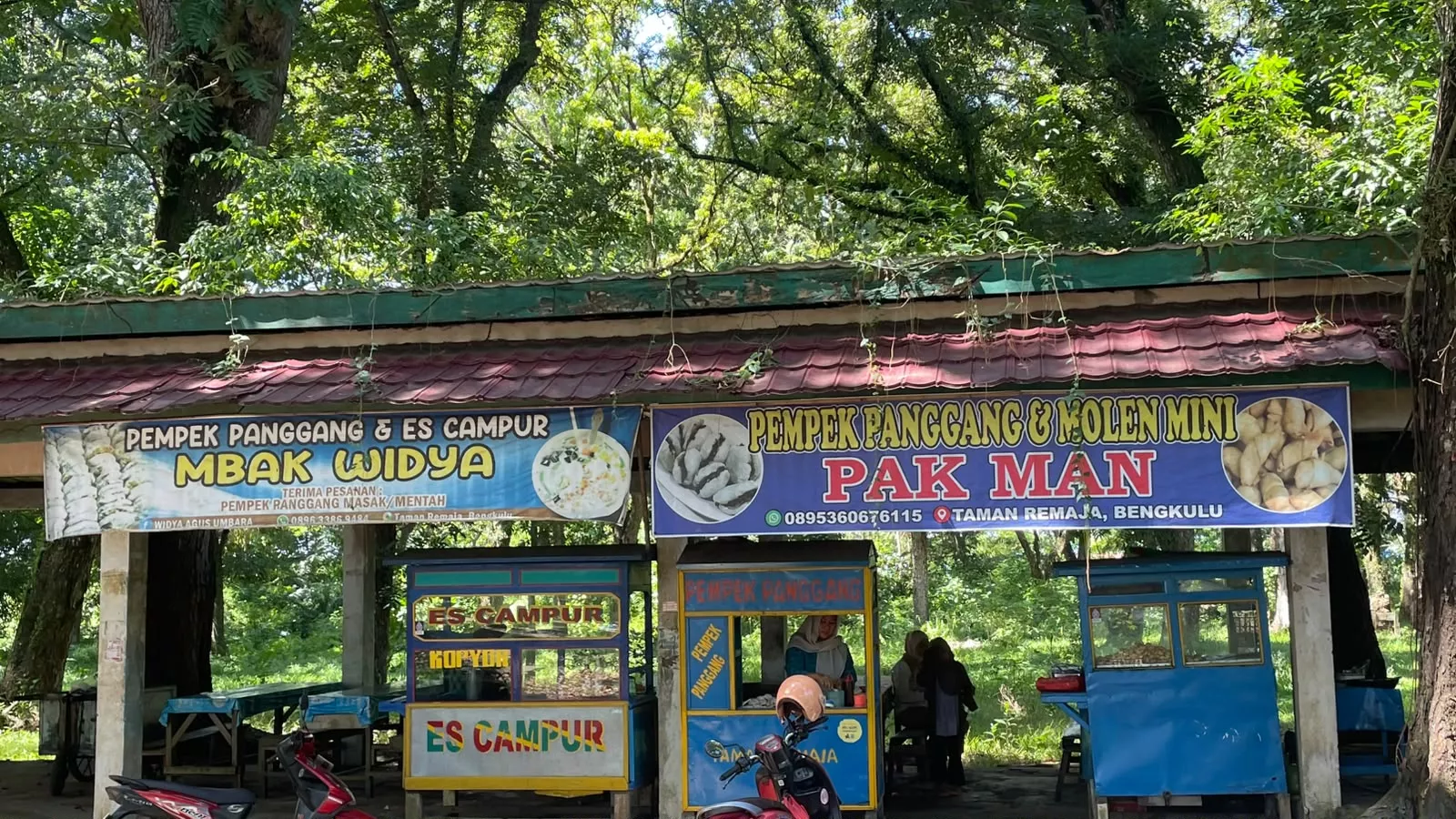 Pempek Panggang Pak Man di Taman Remaja Bengkulu Bertahan Sejak 1980