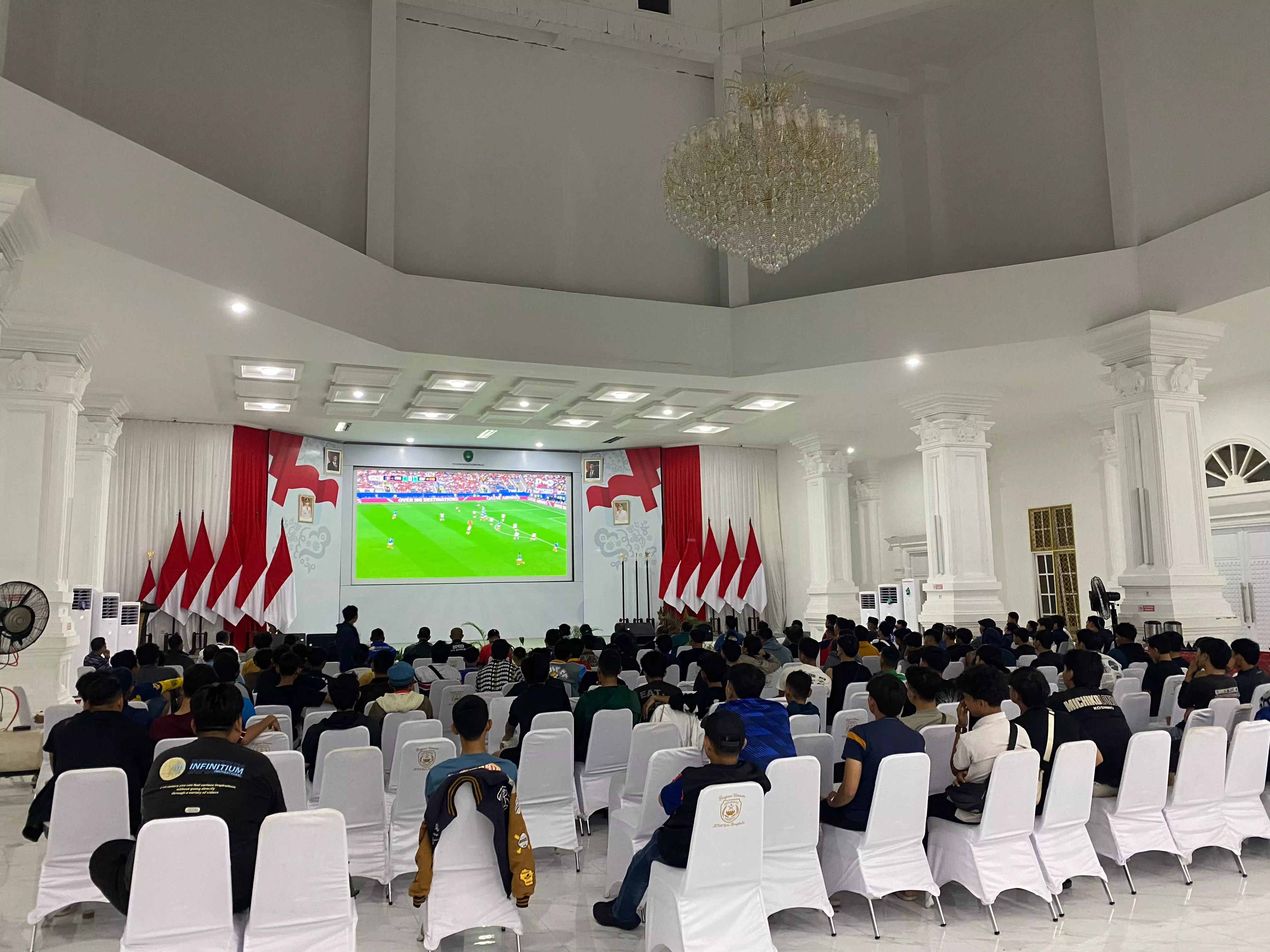 Antusias Warga Meriahkan Nobar Semifinal Piala Dunia Timas Prancis vs Spanyol di Pendopo Balai Kota Merah Putih