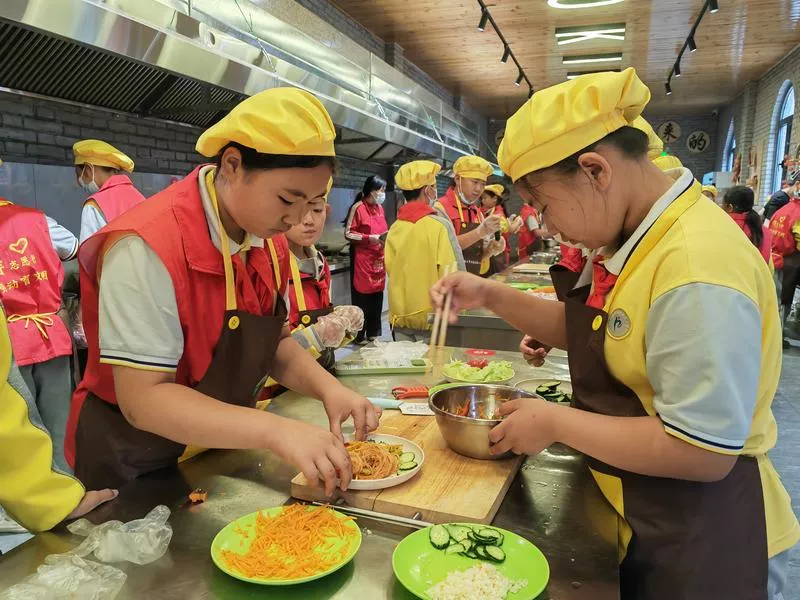 Makan Siang dan Seluruh Proses di Baliknya Jadi Mata Pelajaran di Sebuah Sekolah di China